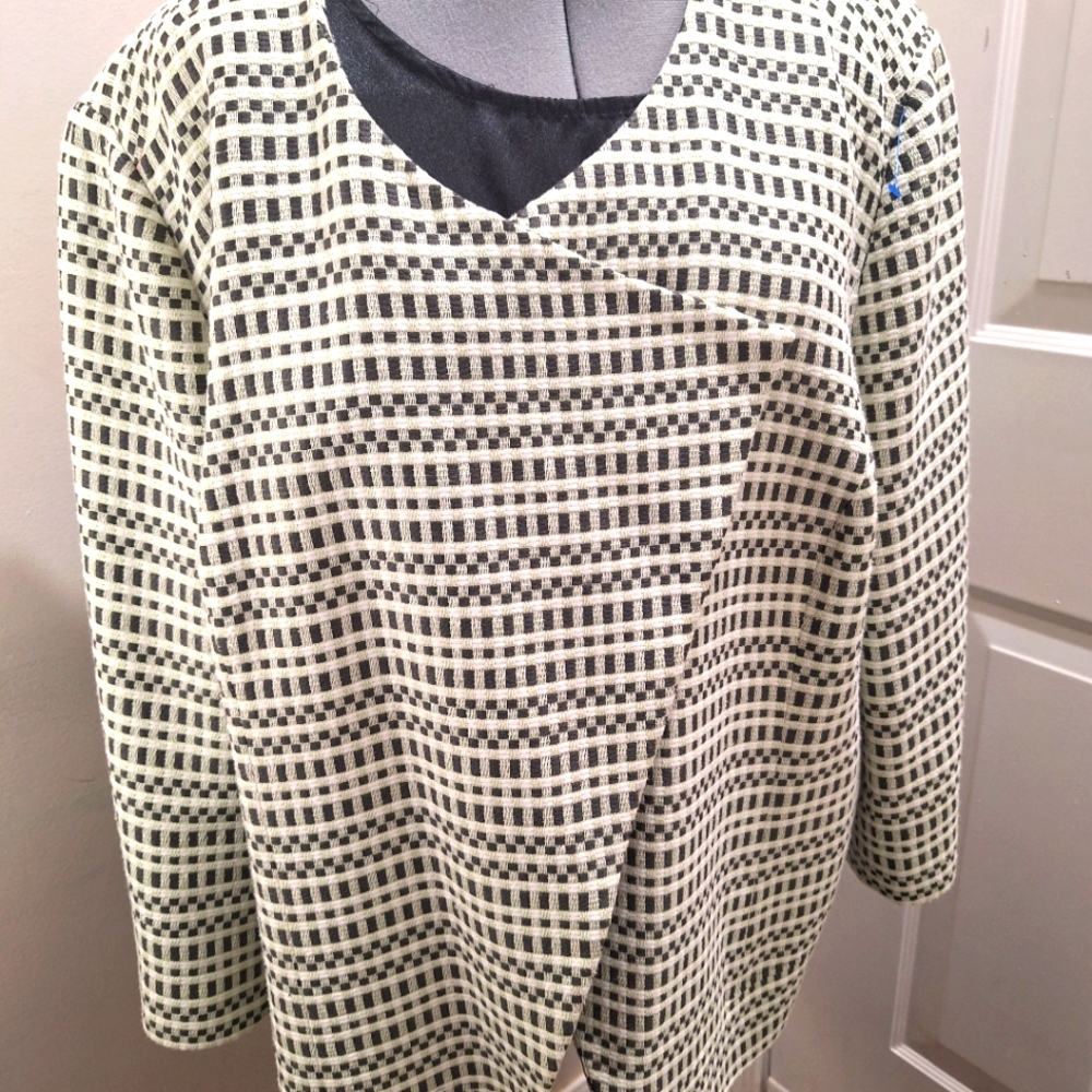 Classiques enter Grey & Off White Checked A-Semetrical Front Blazer Size 20W
